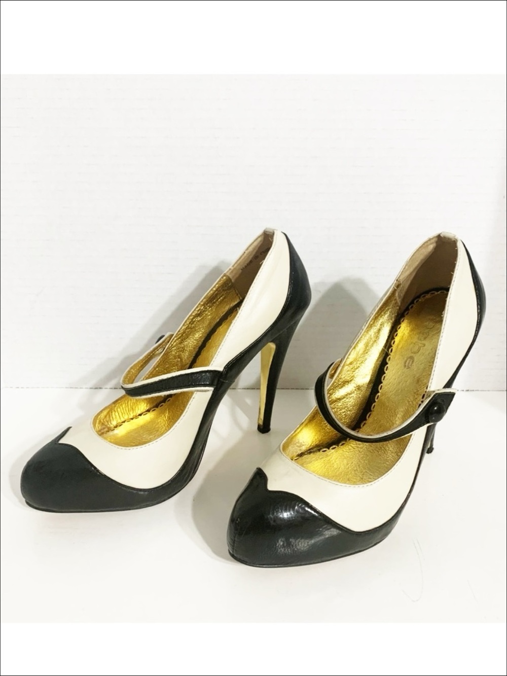 Bebe Tamara Two Tone Leather MaryJane High Heel Platform Front Shoes Black Cream